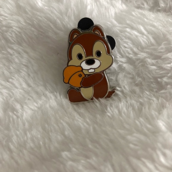 Disney Enamel Pins - Chip and Dale - Picture 6 of 7